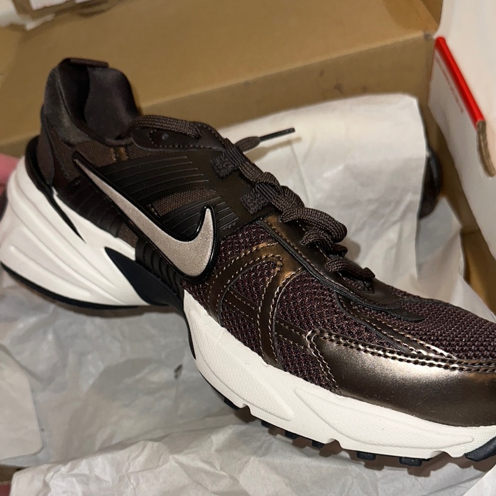 Nike Men's Metallic Brown Sneakers